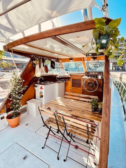 Vintage Classic 70S Boat! Hotel Sant Adria de Besos Exterior photo