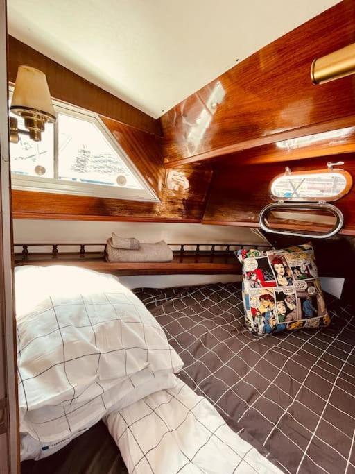Vintage Classic 70S Boat! Hotel Sant Adria de Besos Exterior photo
