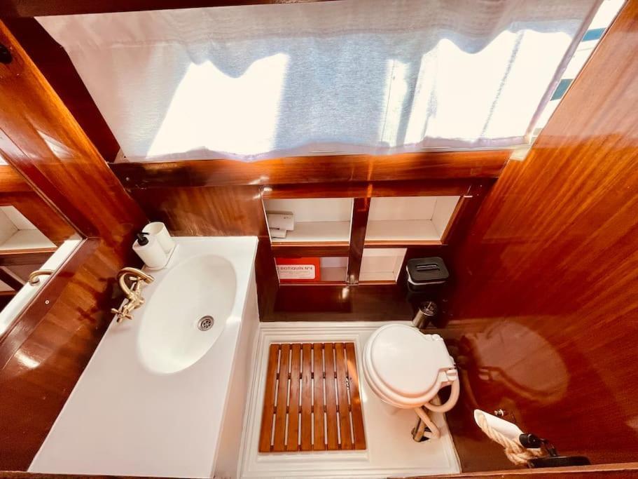 Vintage Classic 70S Boat! Hotel Sant Adria de Besos Exterior photo