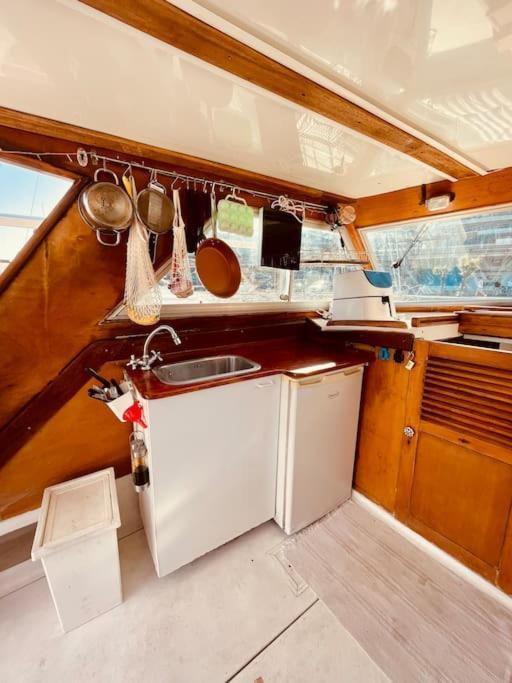 Vintage Classic 70S Boat! Hotel Sant Adria de Besos Exterior photo
