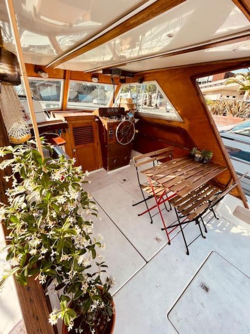 Vintage Classic 70S Boat! Hotel Sant Adria de Besos Exterior photo