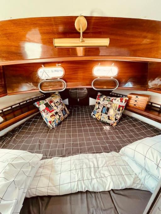 Vintage Classic 70S Boat! Hotel Sant Adria de Besos Exterior photo