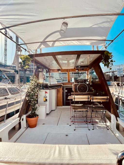 Vintage Classic 70S Boat! Hotel Sant Adria de Besos Exterior photo