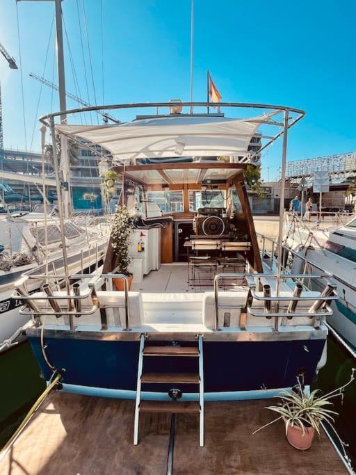 Vintage Classic 70S Boat! Hotel Sant Adria de Besos Exterior photo
